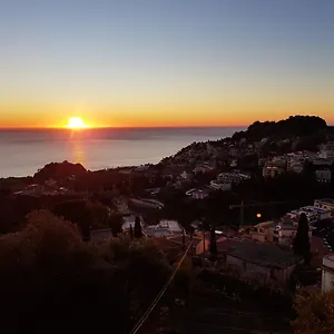 casa-aurora.taorminaitalyhotels.com/
